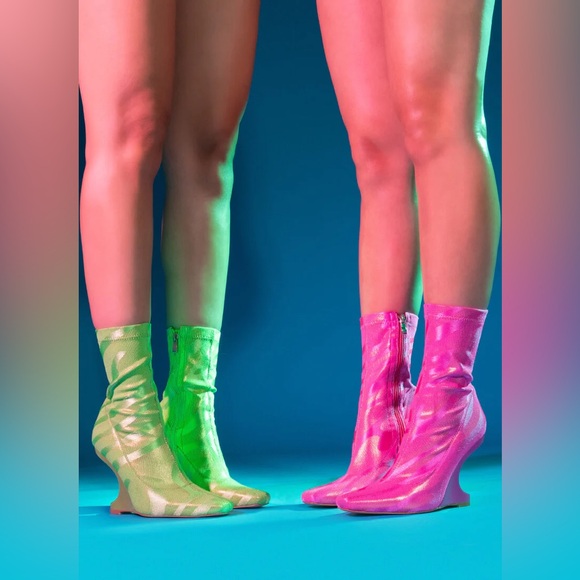 Azalea Wang Fuchsia Inverse Heel Bootie. - Picture 7 of 7